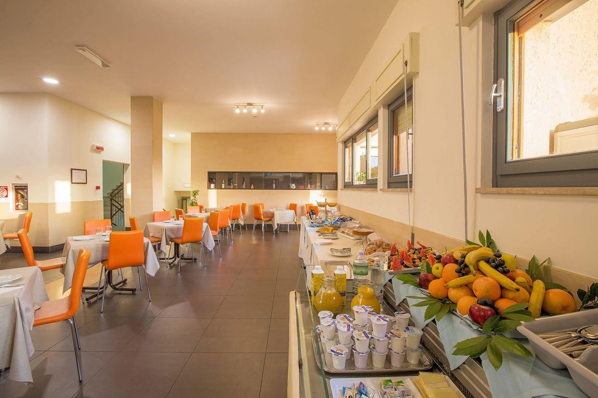Hotel Residence Ulivi E Palme Cagliari Exterior photo